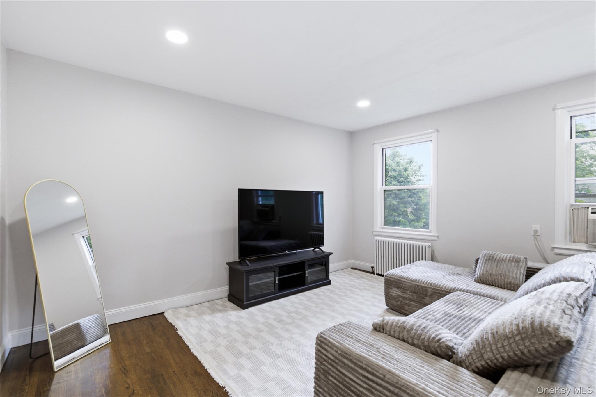 16 Edwards Street Unit 3F, Roslyn Heights NY 11577