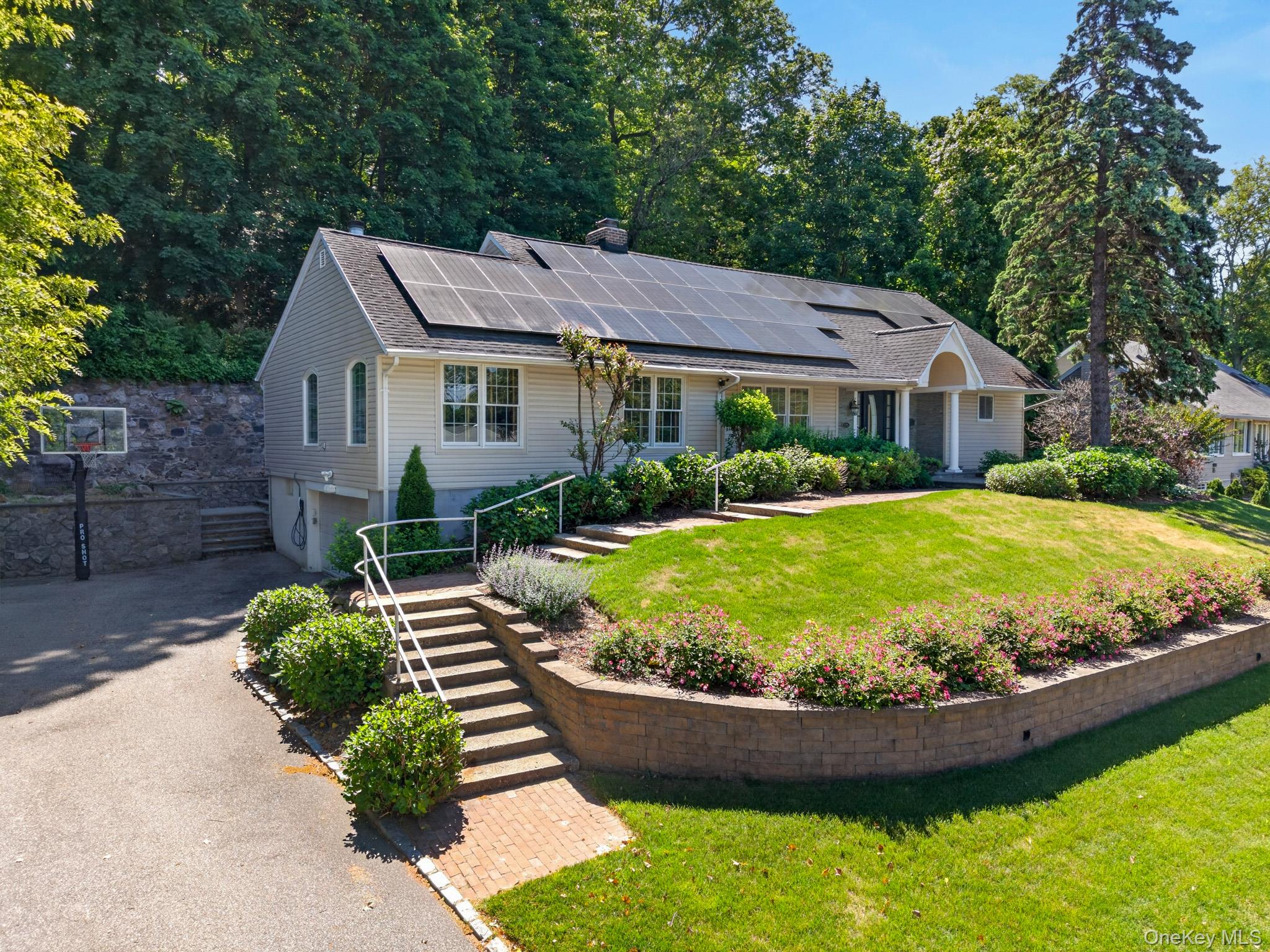 125 Mimosa Drive, East Hills NY 11576