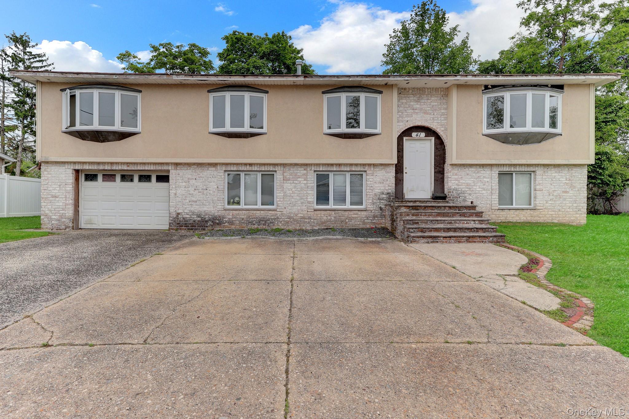 41 Fremont Street, Lindenhurst NY 11757