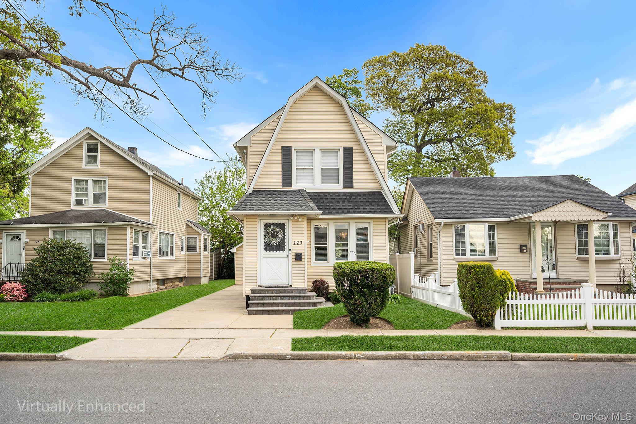 123 East Avenue, Valley Stream NY 11580