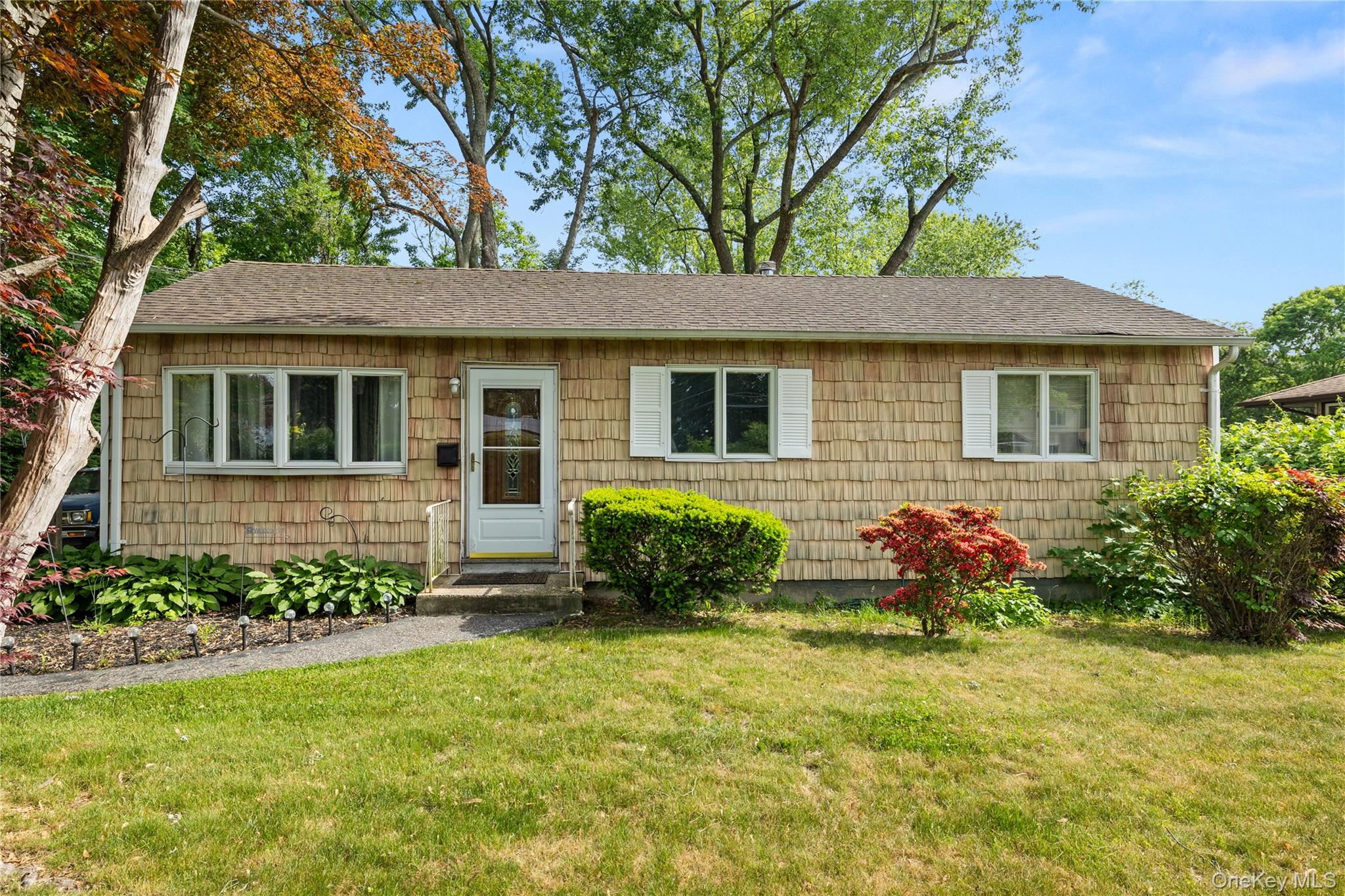 70 E Lakeland Street, Bay Shore NY 11706