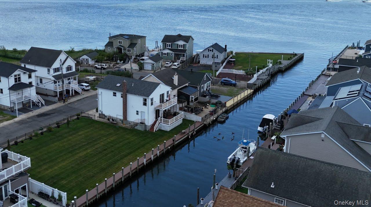 913 Arctic Street, Lindenhurst NY 11757