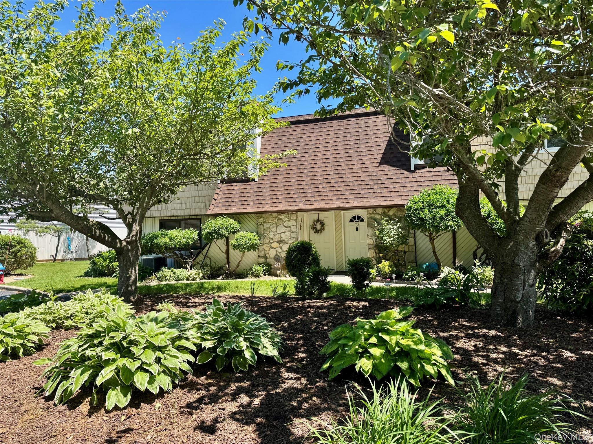 71 Pointe Circle S Unit 71, Coram NY 11727
