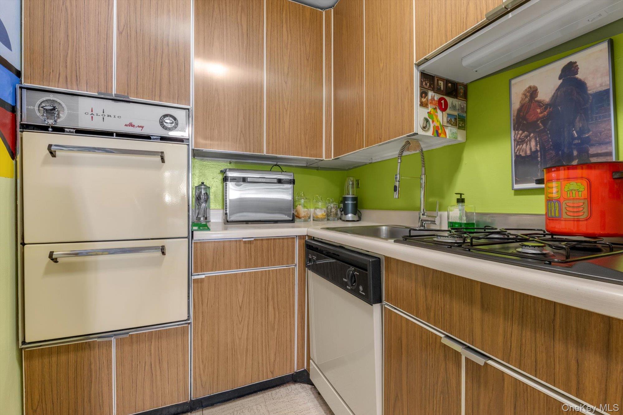 61-20 Grand Central Parkway Unit A208, Forest Hills NY 11375