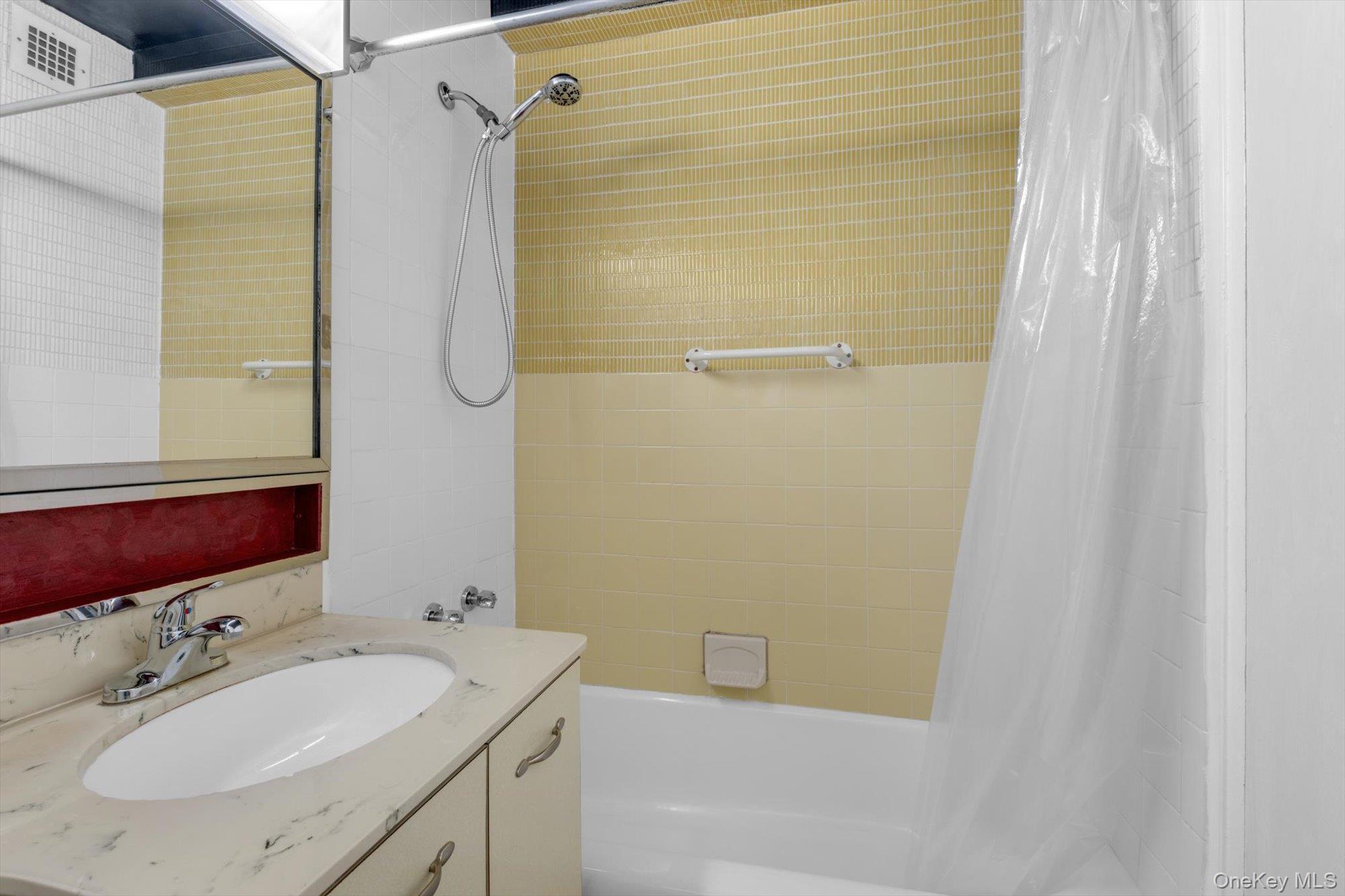 61-20 Grand Central Parkway Unit A208, Forest Hills NY 11375