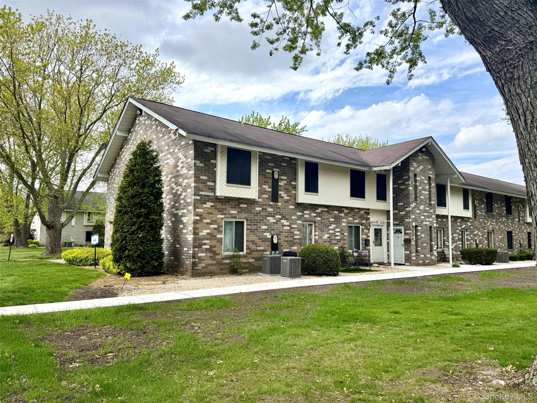 1 Aspen Court Unit 1A, Coram NY 11727