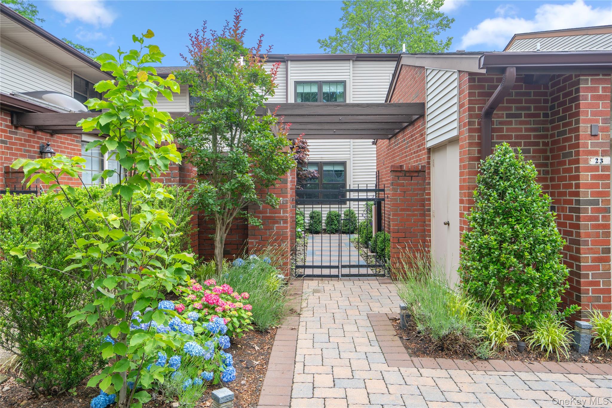 23 Estates Terrace N, Manhasset NY 11030