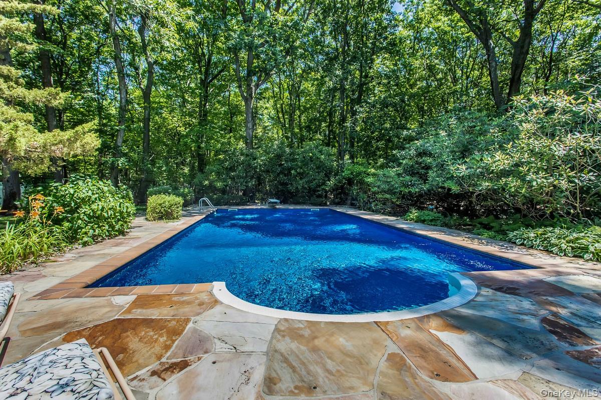 6 Cliffside Drive, Port Jefferson NY 11777