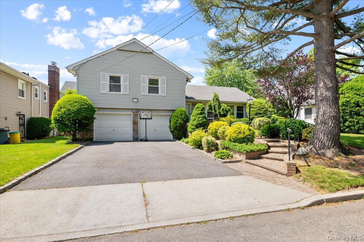 842 Fiske Street, Woodmere NY 11598