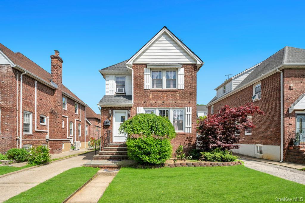 65 Bixley Heath, Lynbrook NY 11563