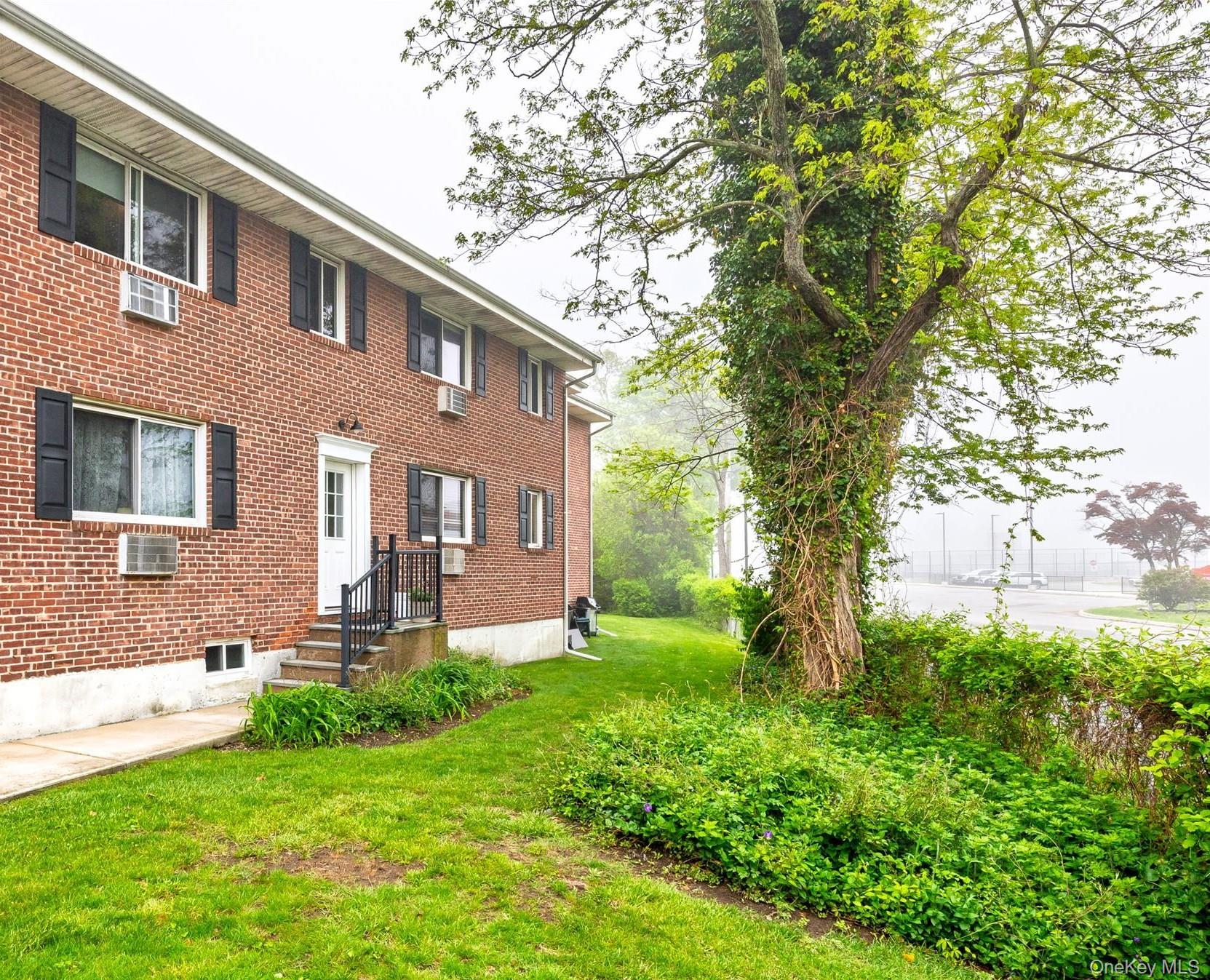 200 Merrick Road Unit F, Amityville NY 11701