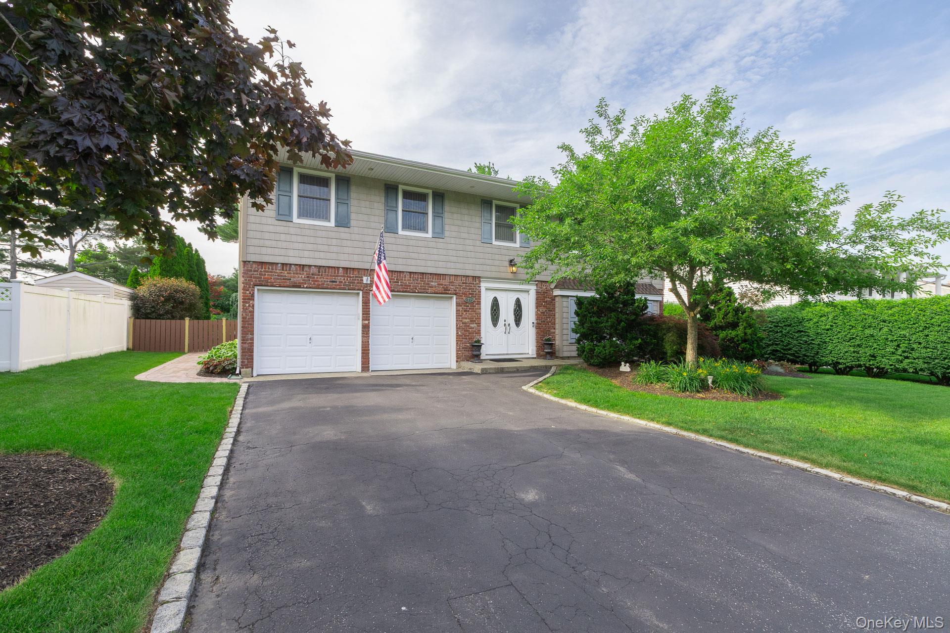 19 Knoll Lane, Smithtown NY 11787