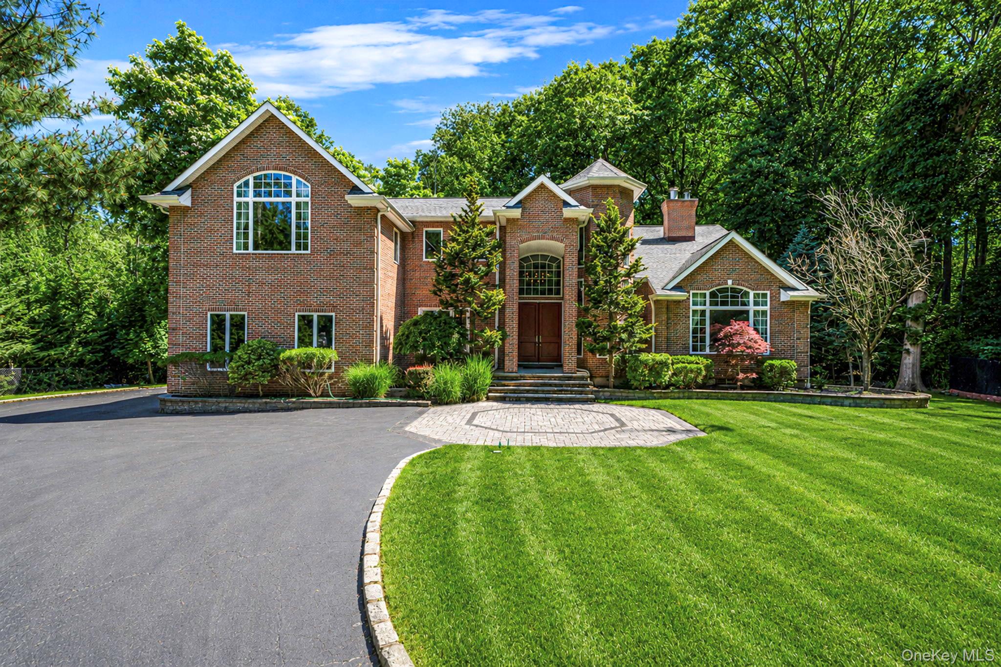 589 Landing Avenue, Smithtown NY 11787