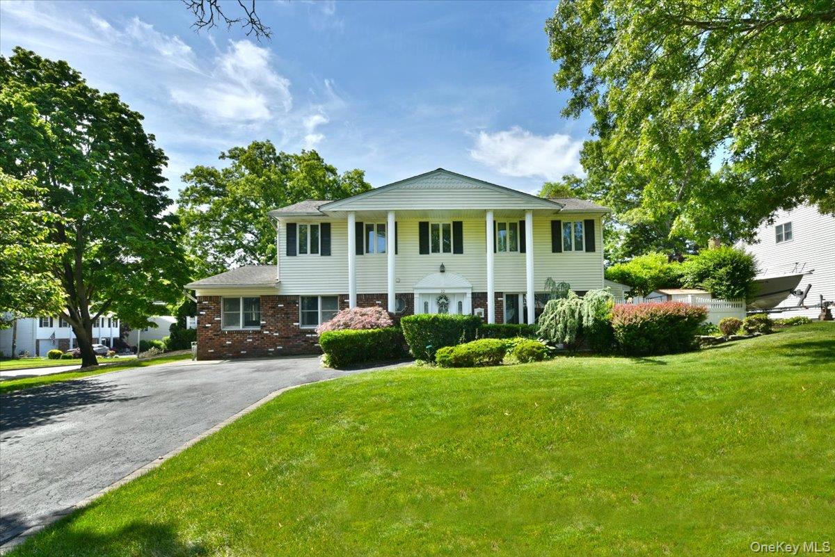 22 Chatham Road, Commack NY 11725