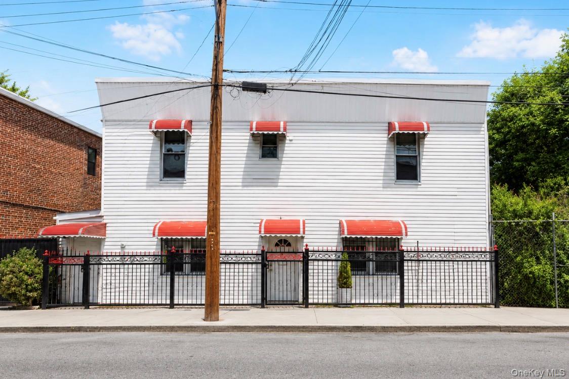735 E 211th Street, Bronx NY 10467