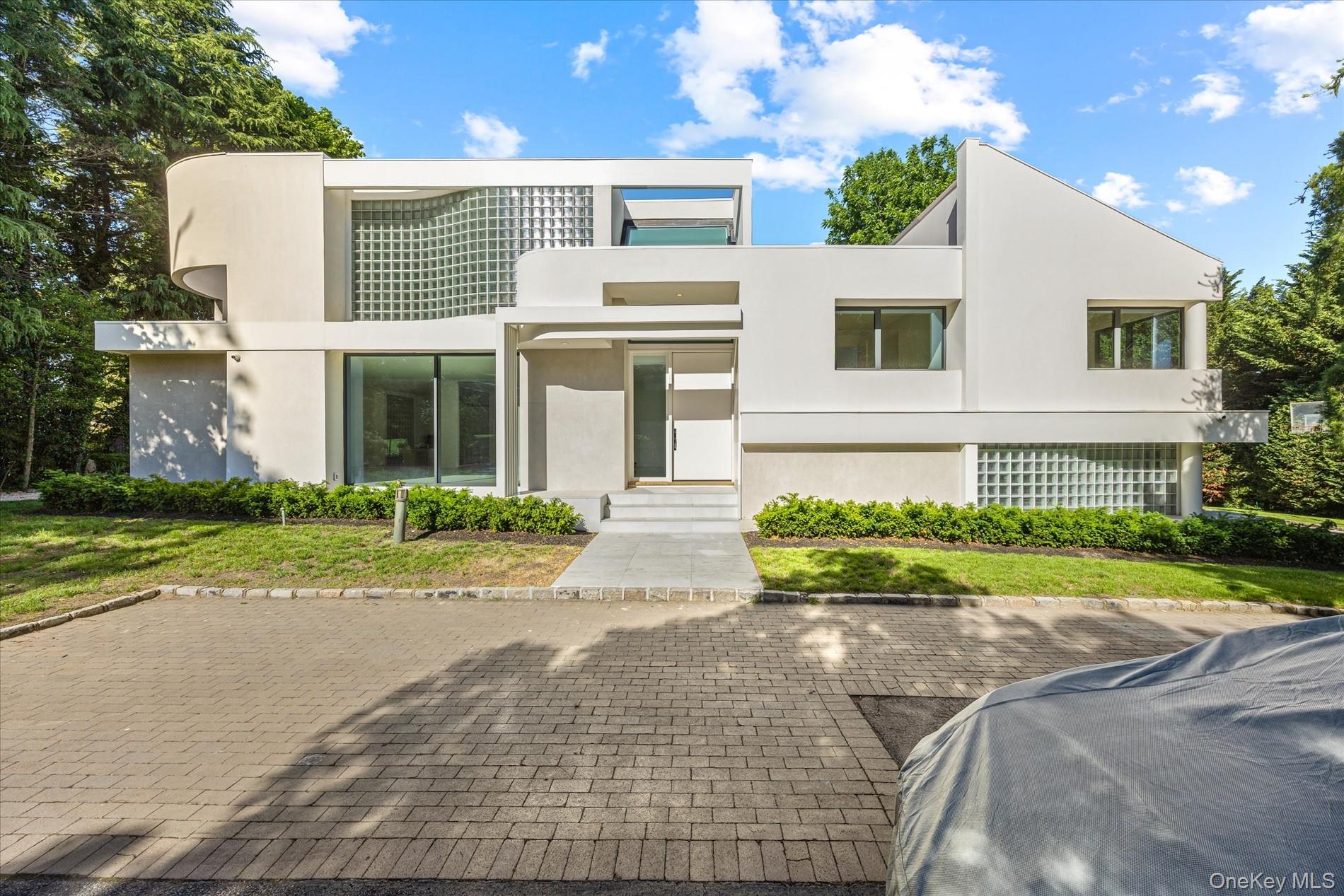1 Foxwood Road, Great Neck NY 11024