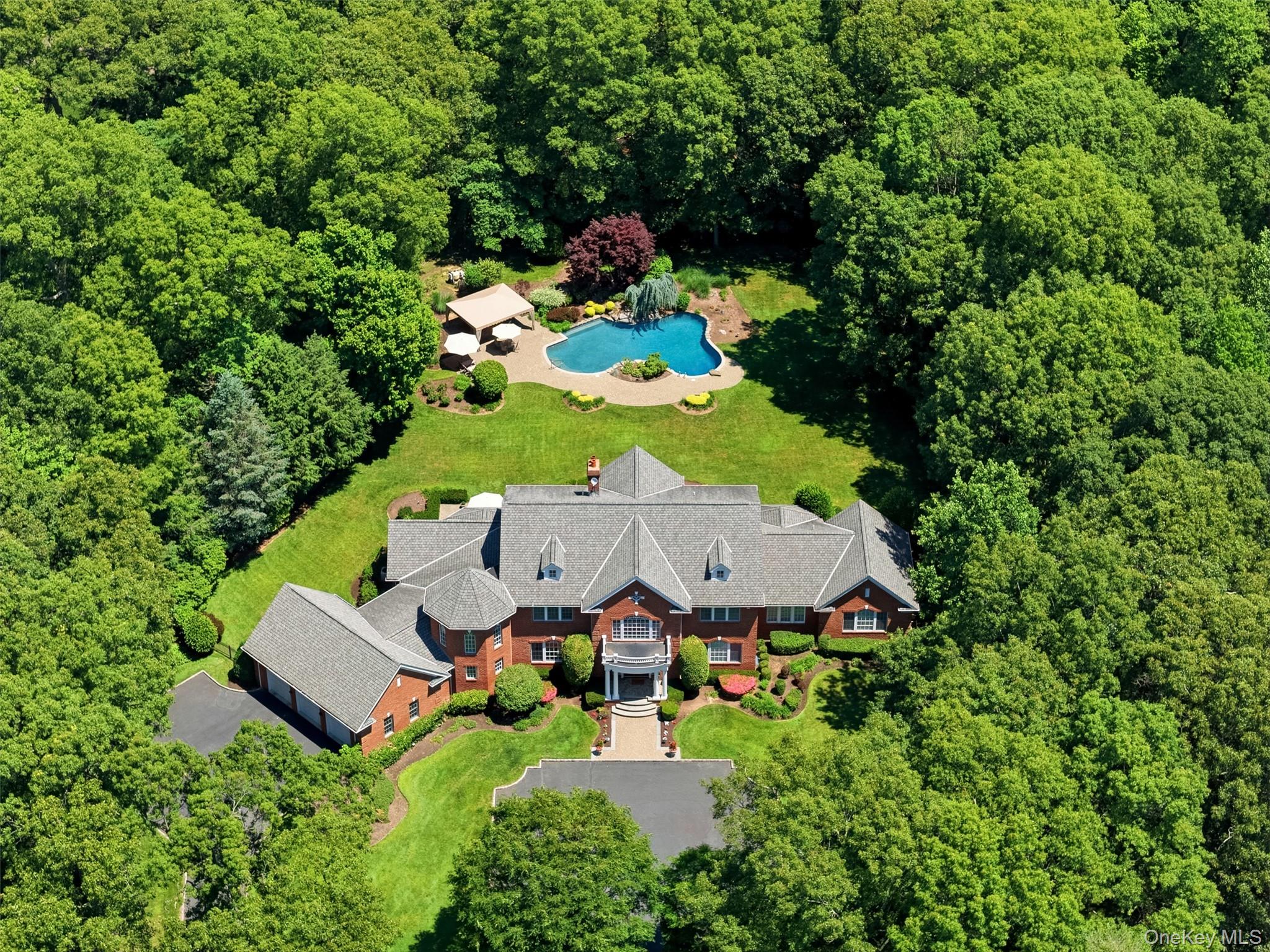7 Fairway Court, Upper Brookville NY 11771