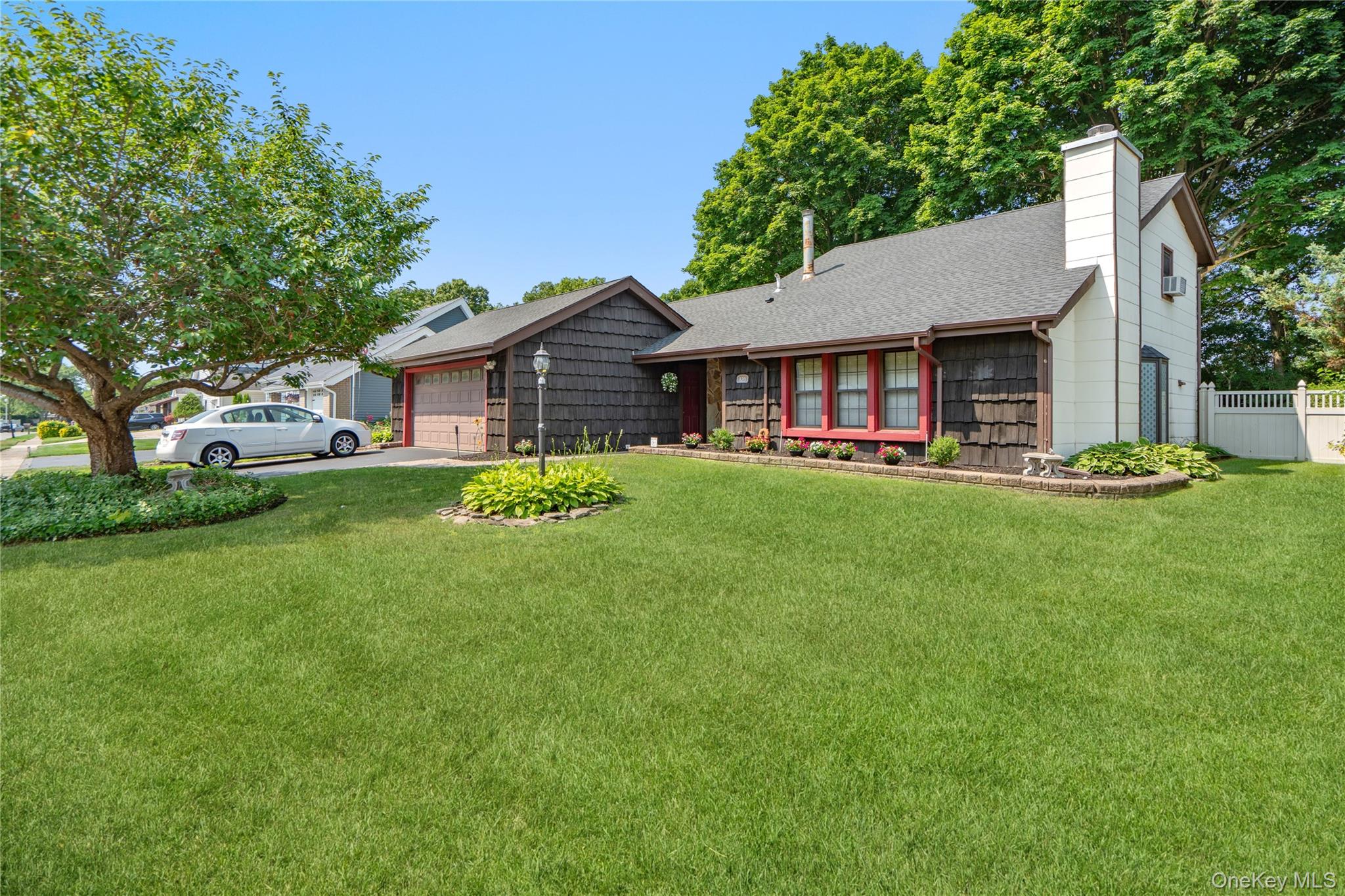 820 Greenbelt Parkway W, Holbrook NY 11741