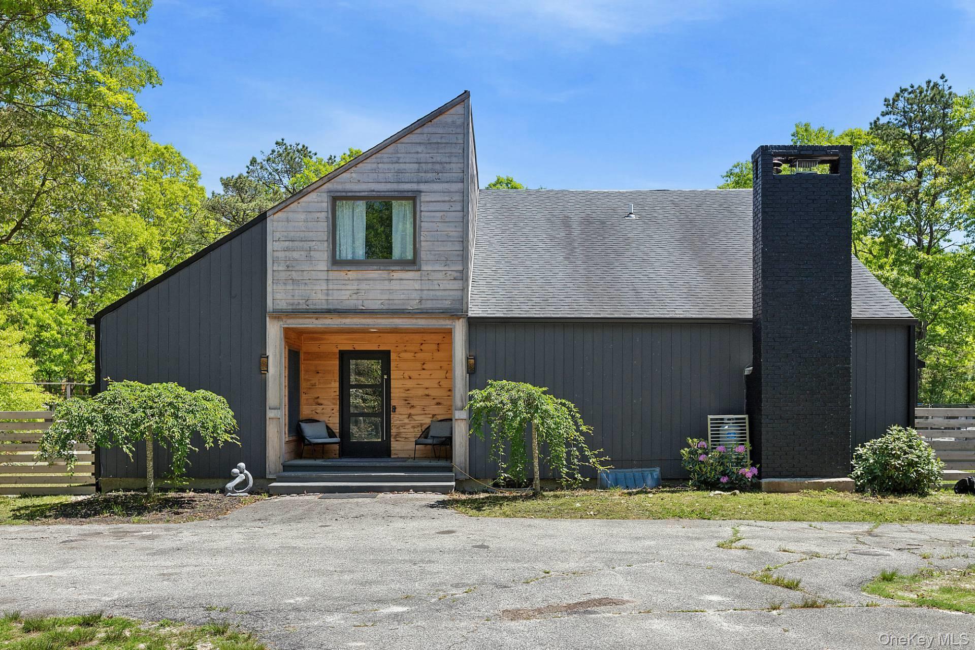 12 North Quarter Rd, Westhampton NY 11977