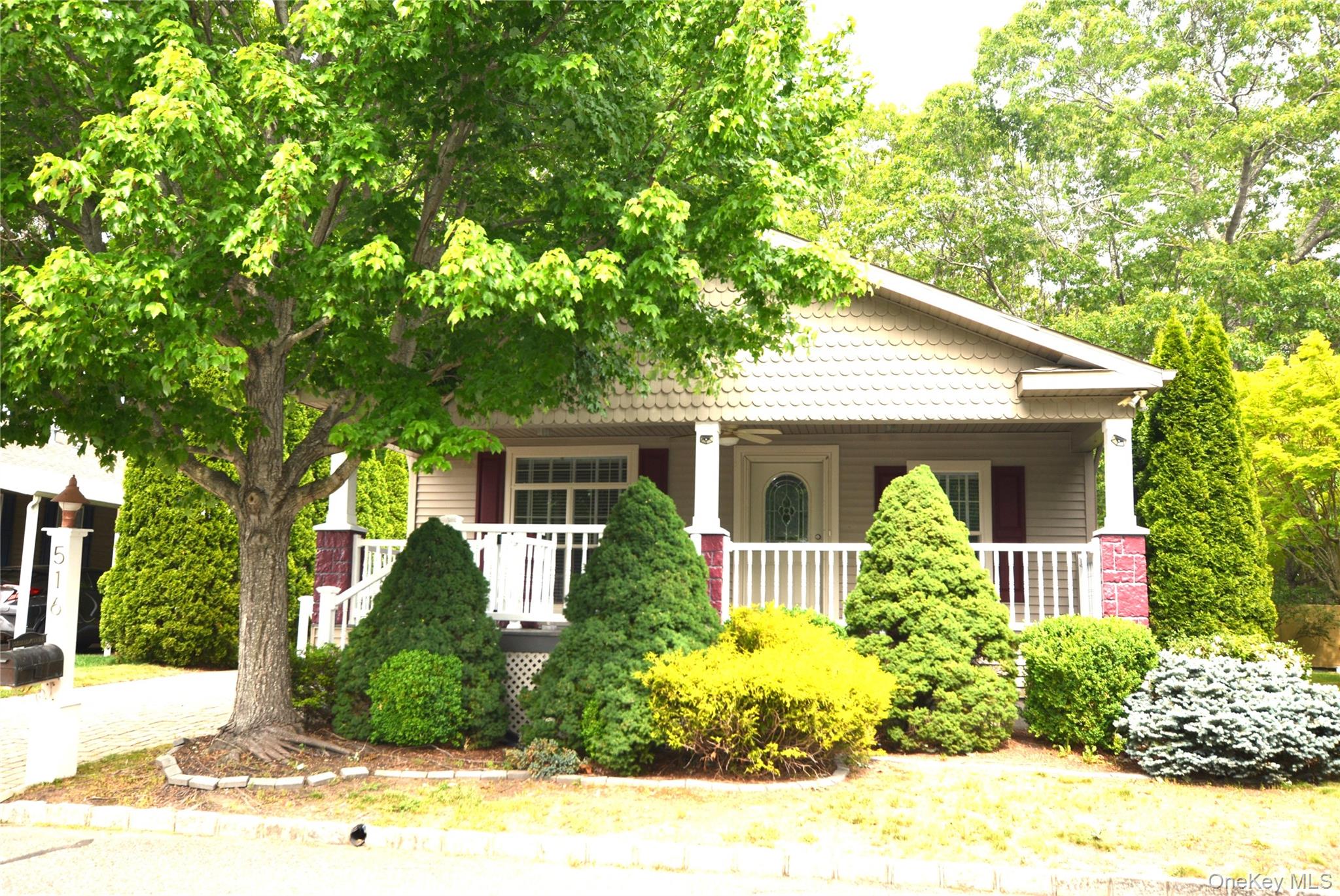 1661 Old Country Road Unit 516, Riverhead NY 11901