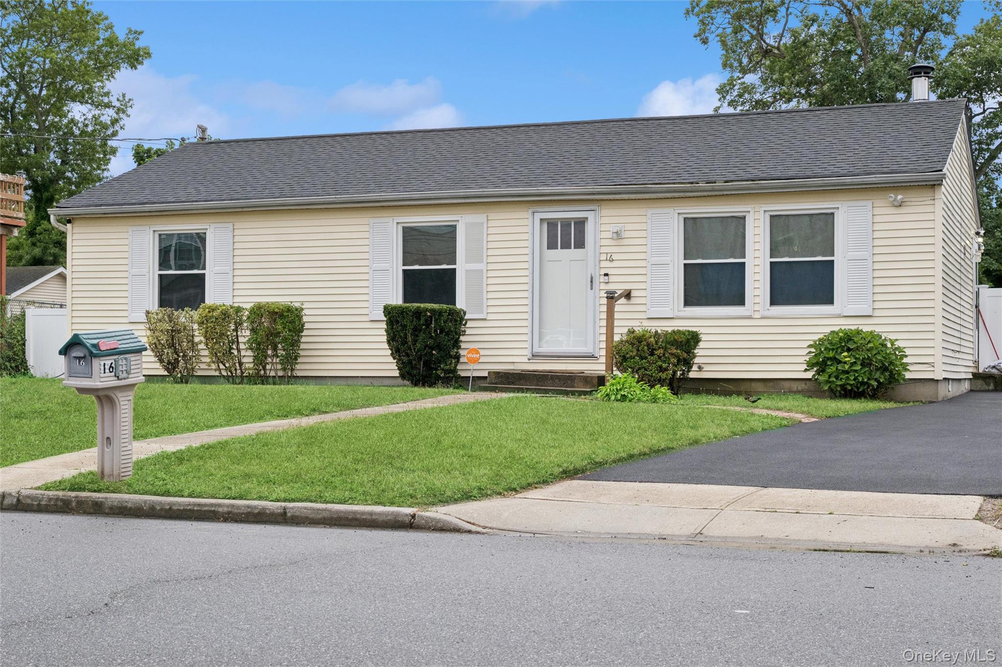 16 Arlington Avenue, Wyandanch NY 11798