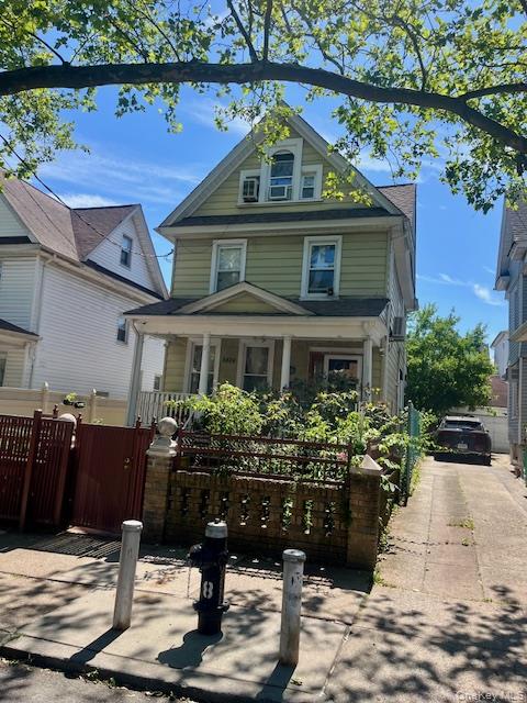 8424 109th Street, Richmond Hill NY 11418