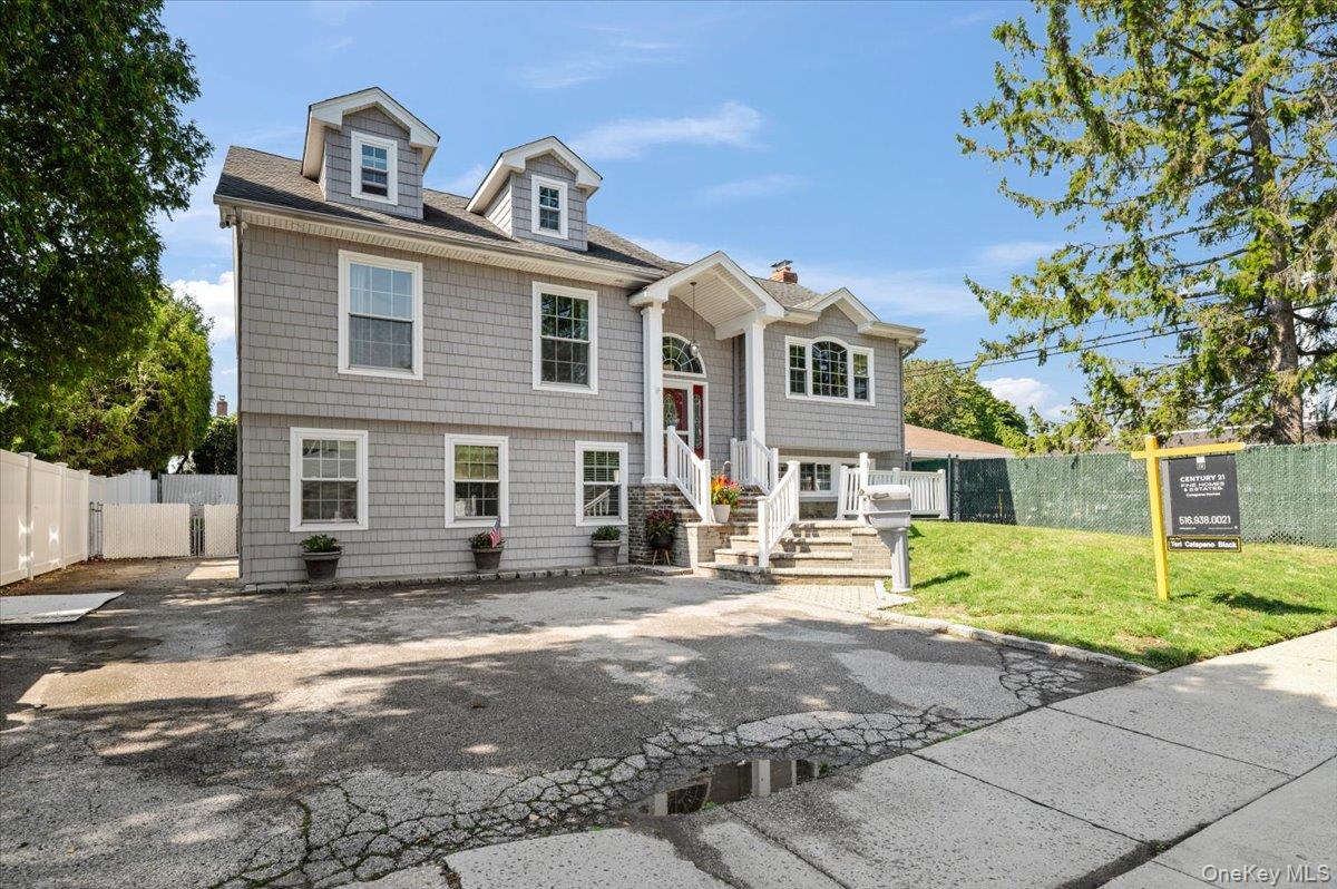 16 Taft Avenue, Bethpage NY 11714