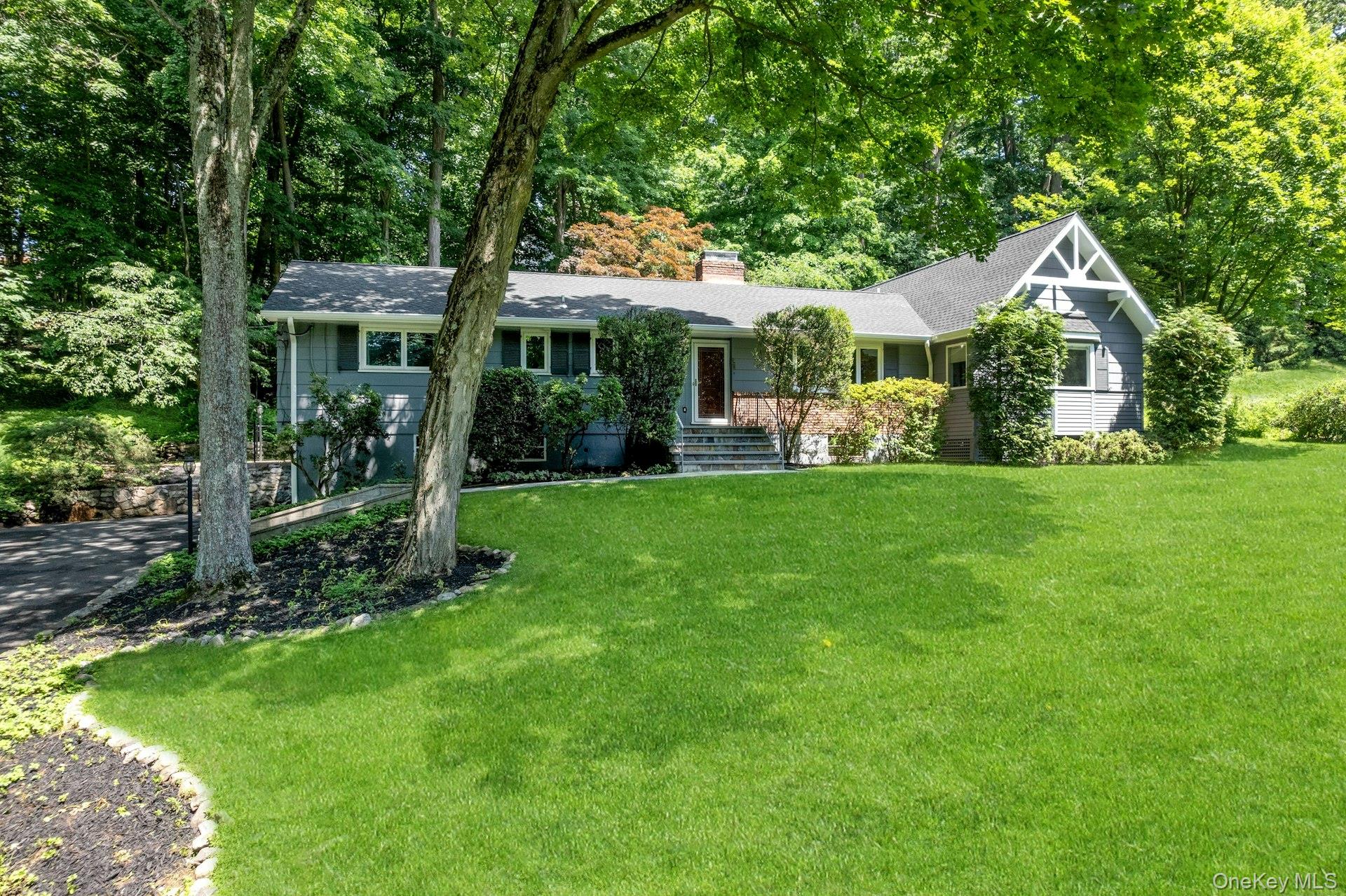 15 Deerfield Lane S, Pleasantville NY 10570