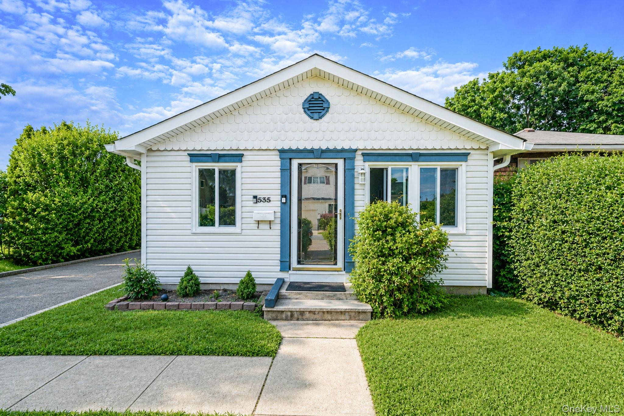 535 Outlook Avenue, West Babylon NY 11704