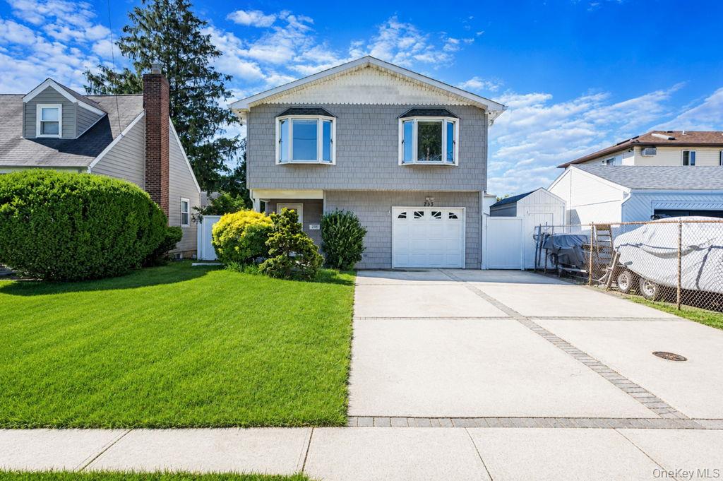 233 E Alhambra Avenue, Lindenhurst NY 11757