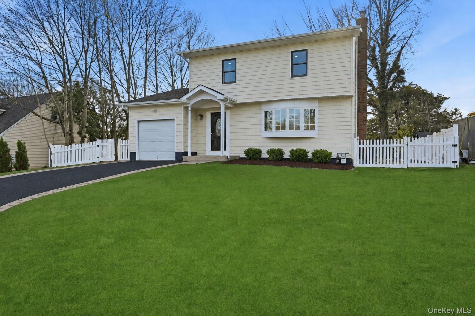 10 Curlin Lane, Saint James NY 11780