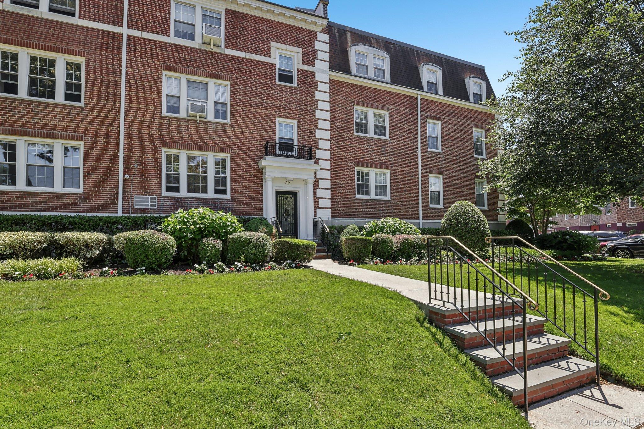 22 Hamilton Place Unit I3, Garden City NY 11530