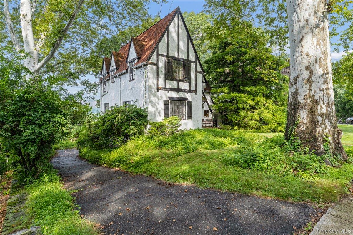 43 Pinecrest Parkway, Hastings-on-Hudson NY 10706