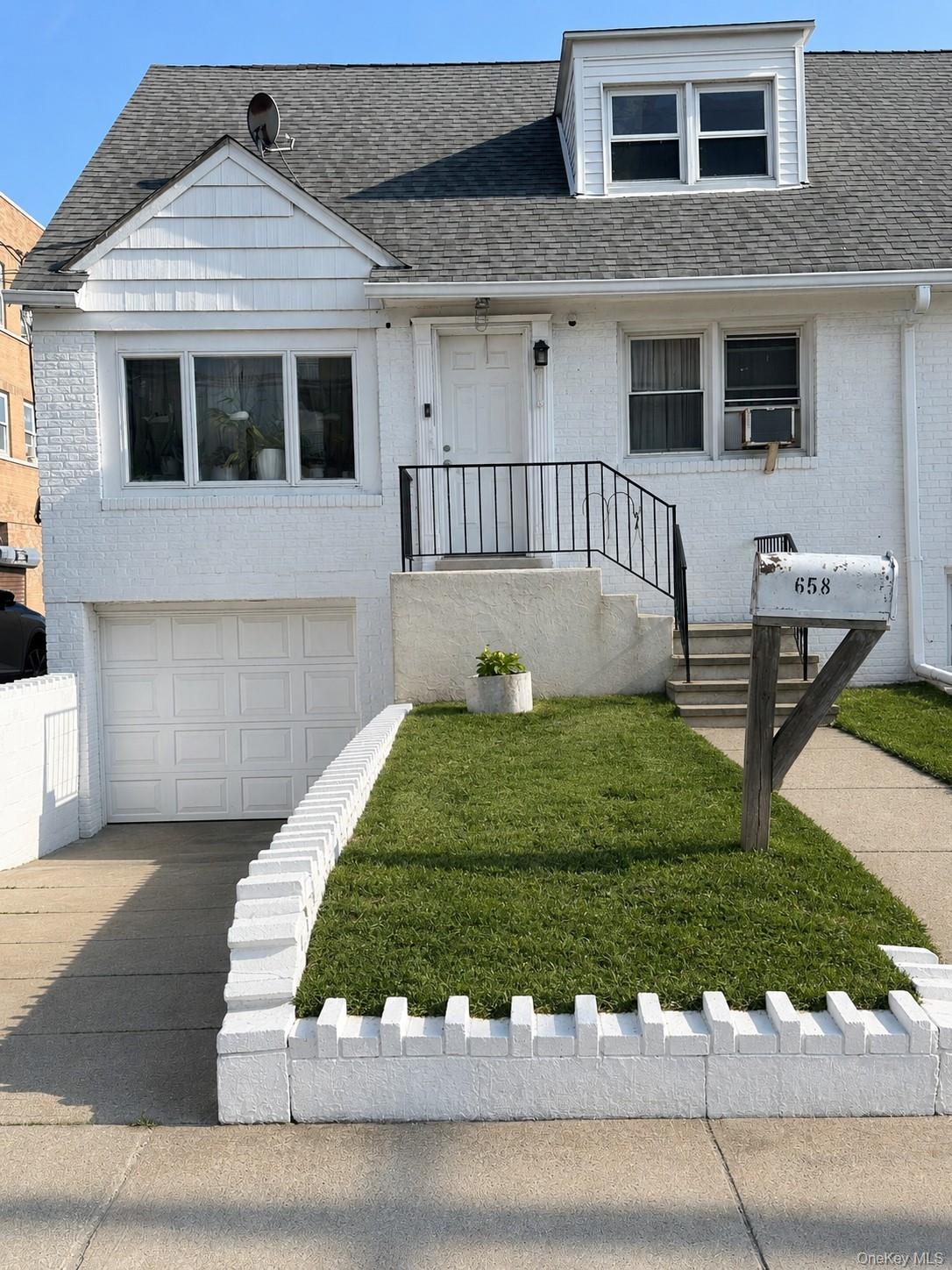 658 W Broadway, Long Beach NY 11561