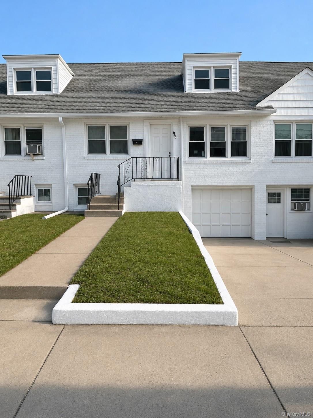 660 W Broadway, Long Beach NY 11561