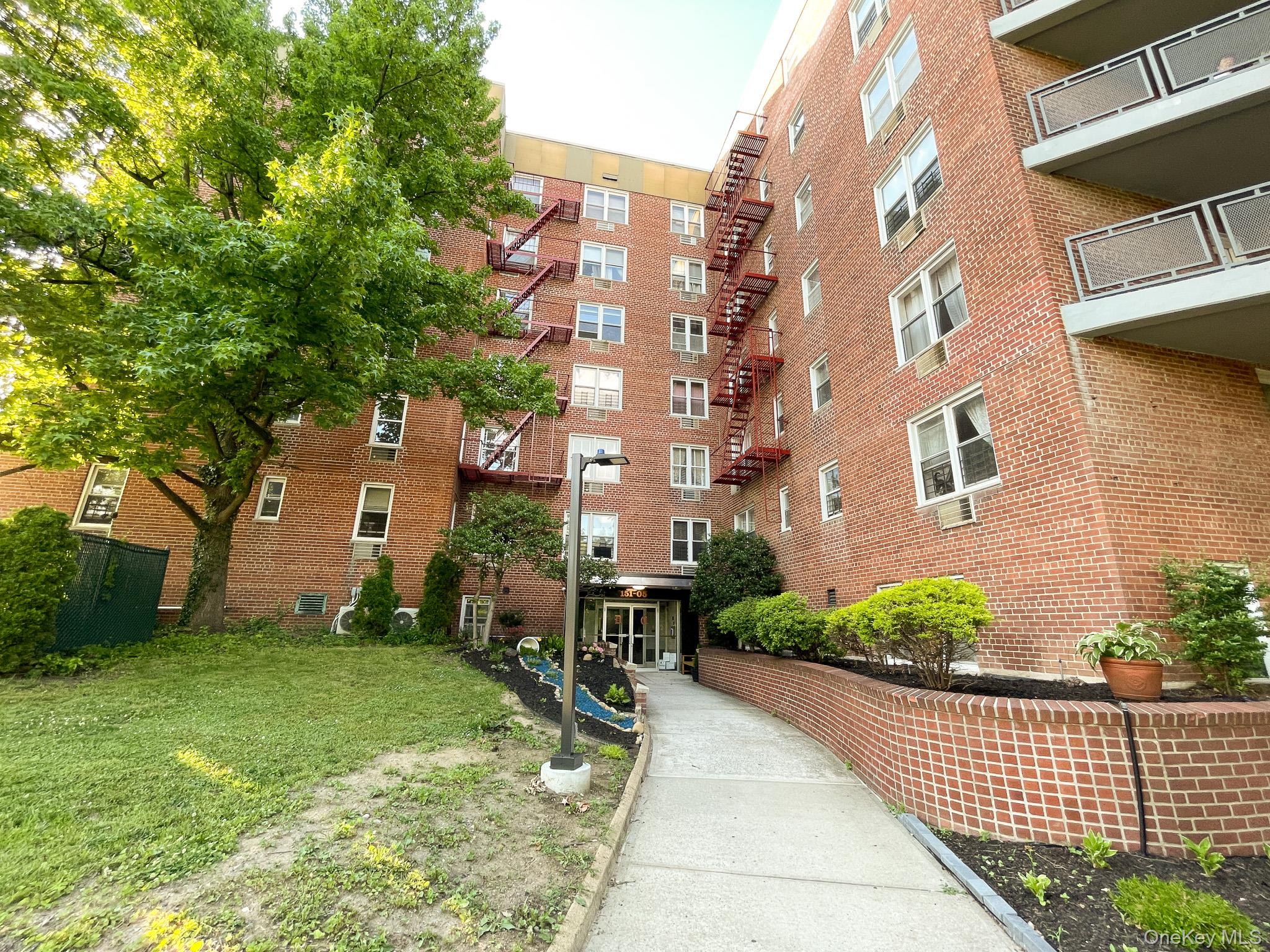 15105 Cross Island Parkway Unit 2C, Whitestone NY 11357