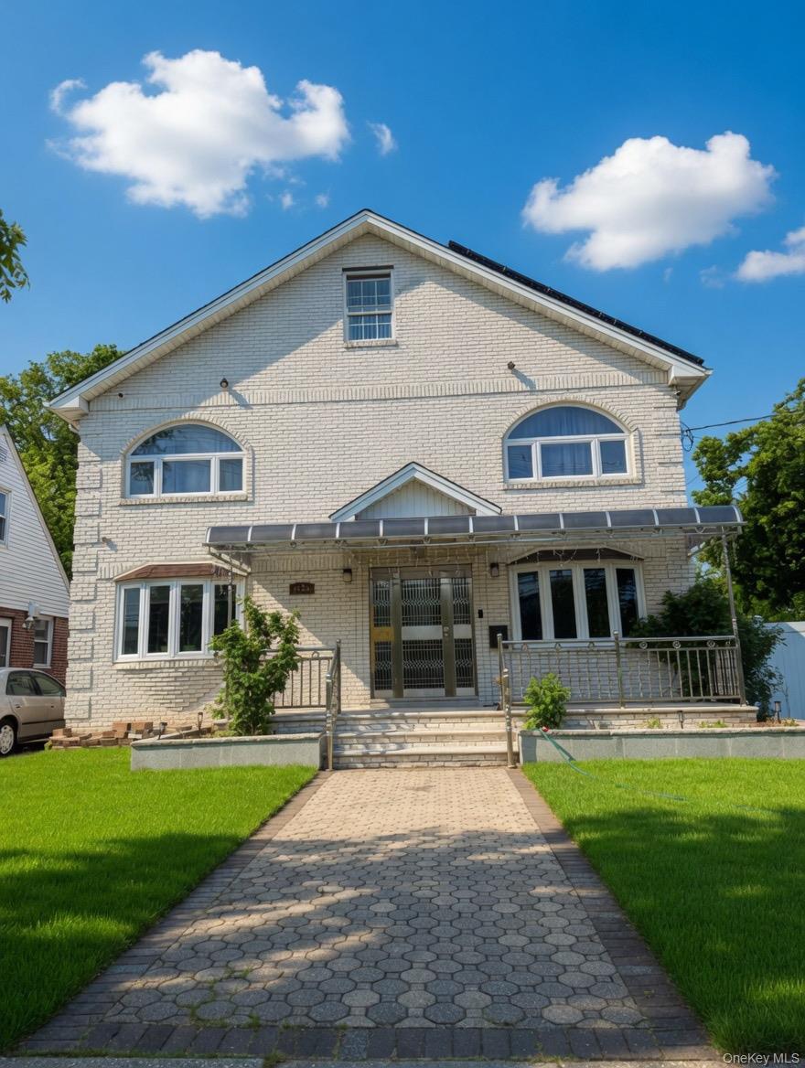 76-53 271st Street, New Hyde Park NY 11040