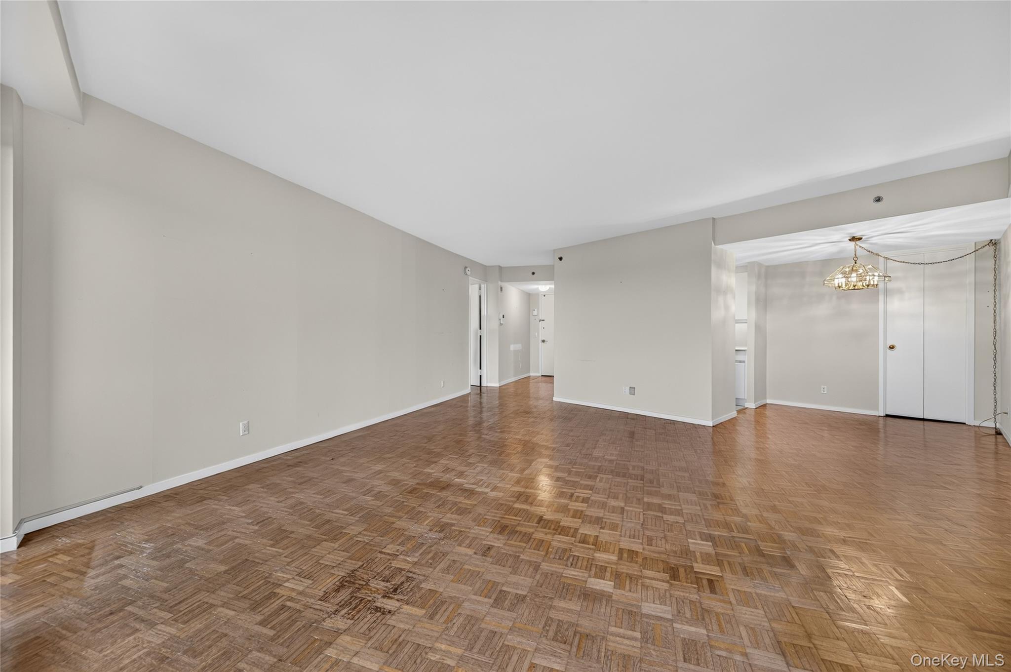 111 Cherry Vallley Avenue Unit 408W, Garden City NY 11530