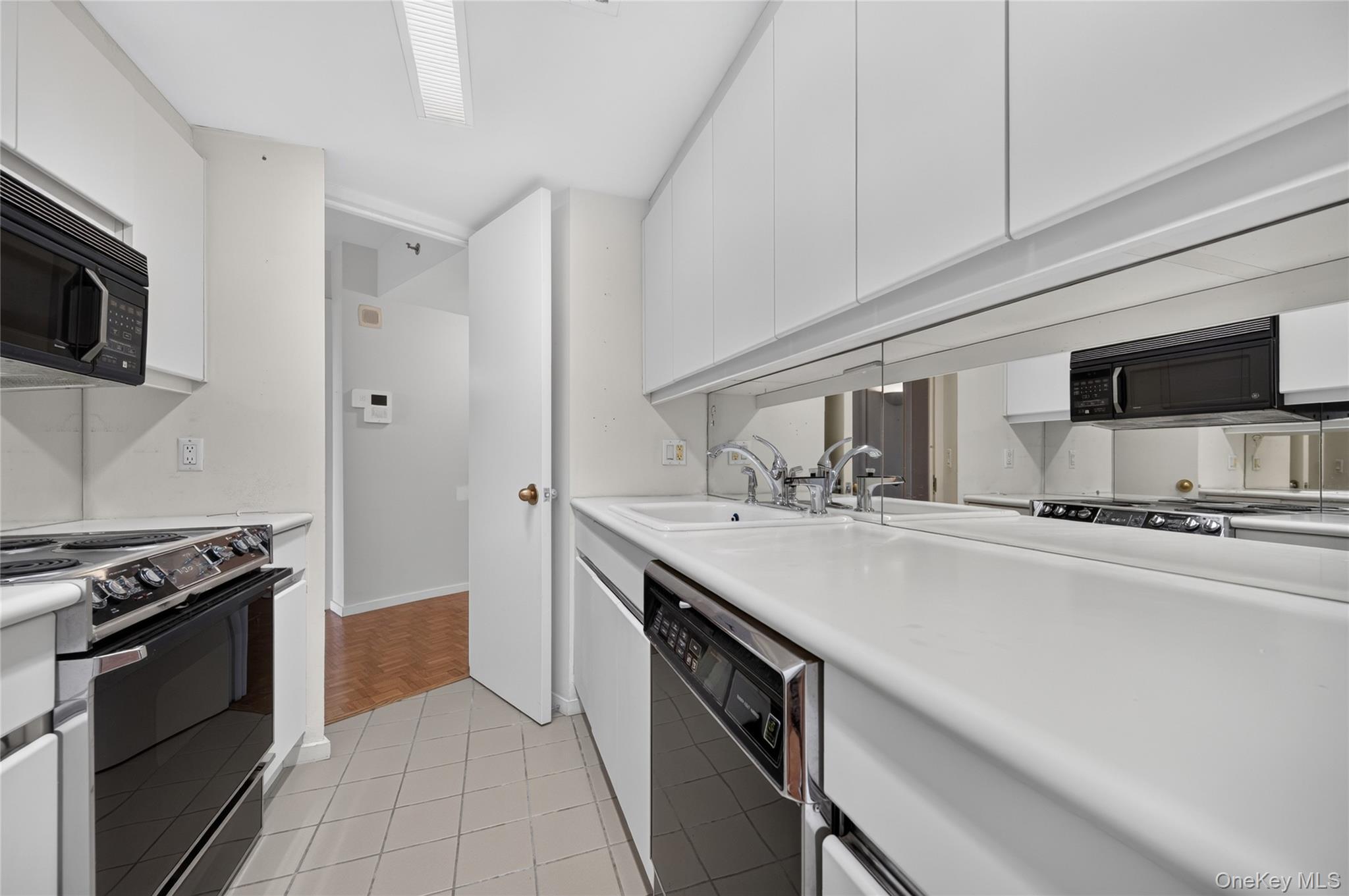 111 Cherry Vallley Avenue Unit 408W, Garden City NY 11530
