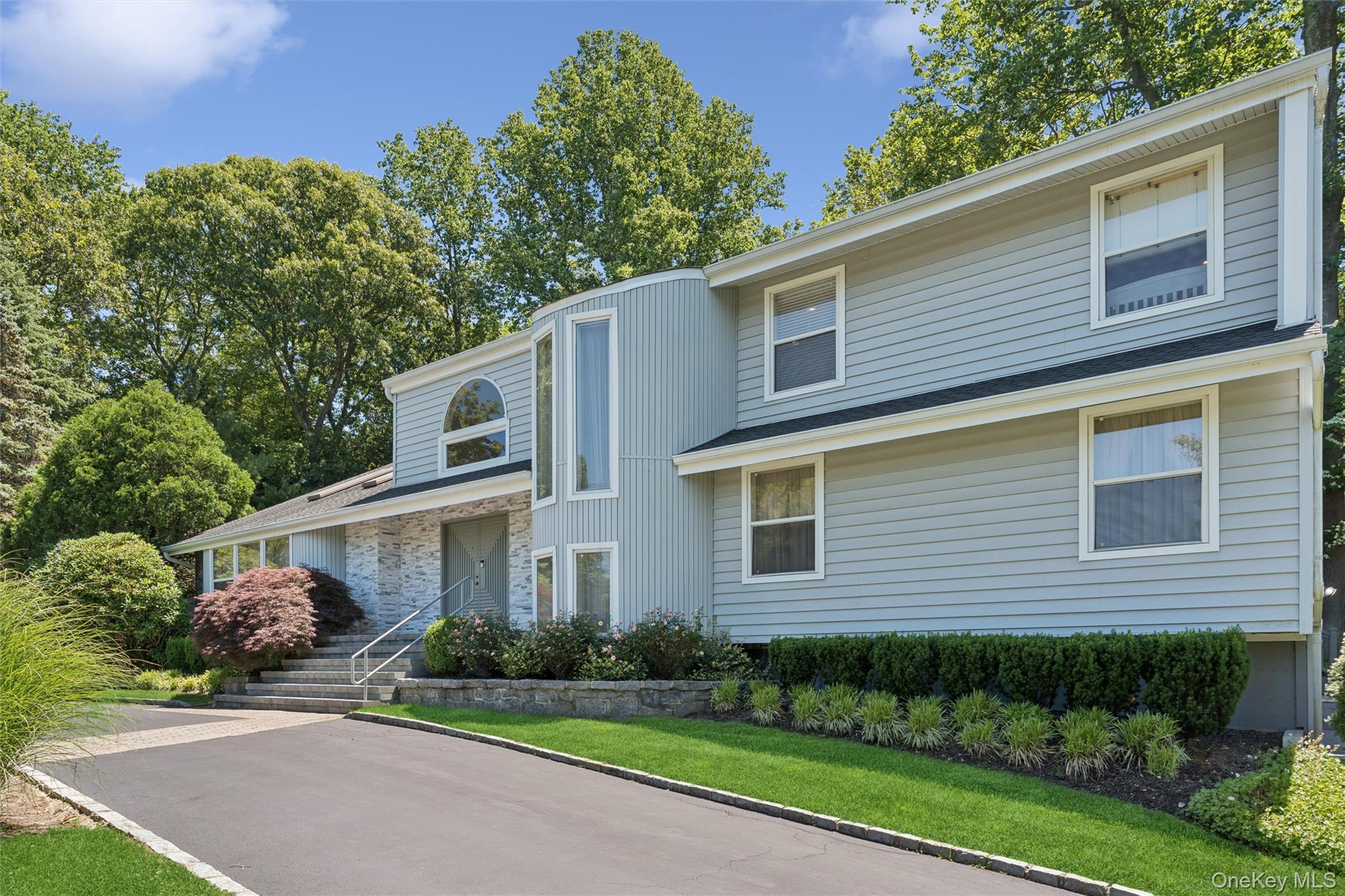 2 Greenwood Lane, Woodbury NY 11797
