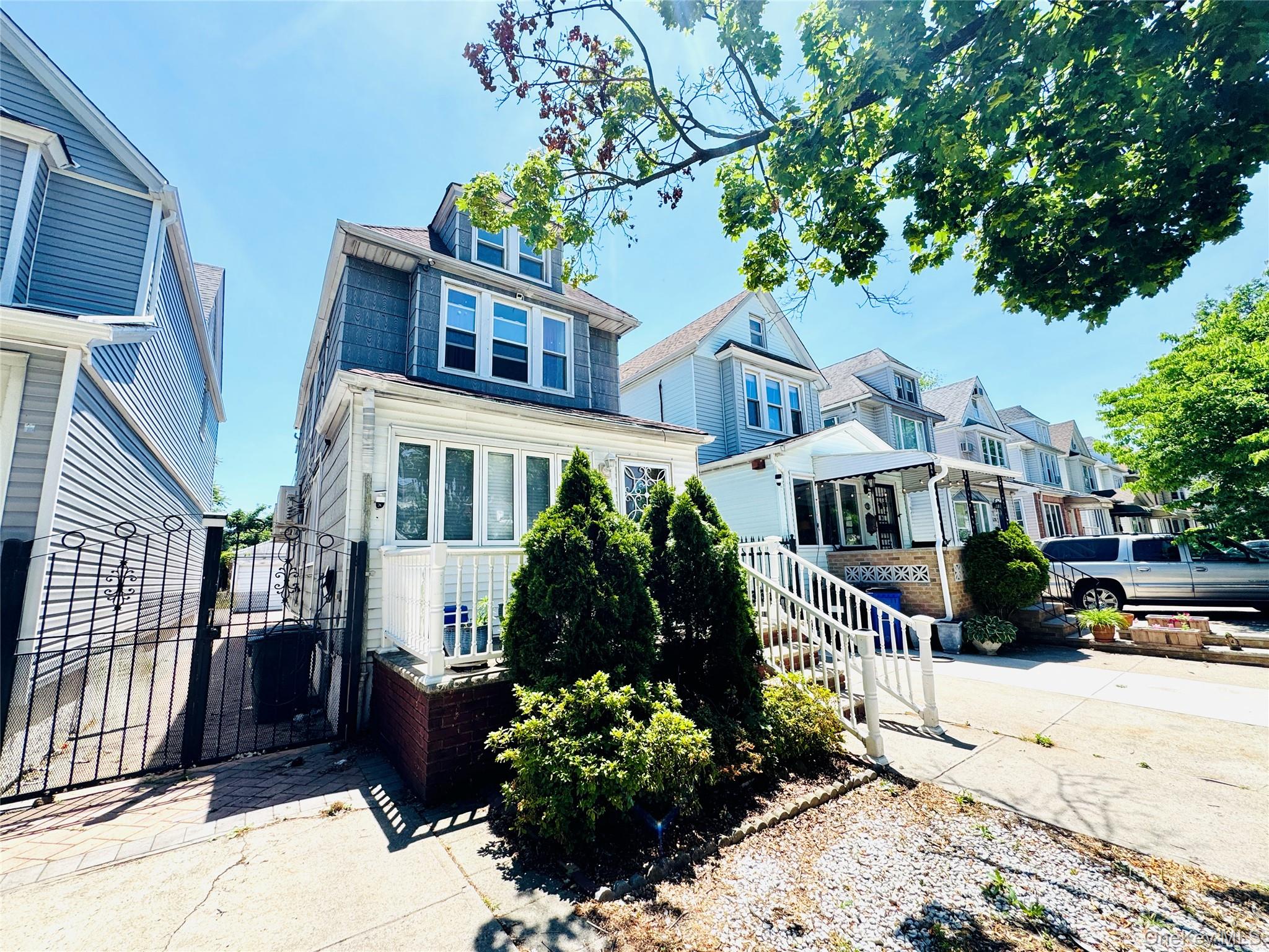 62-20 80th Road, Glendale NY 11385