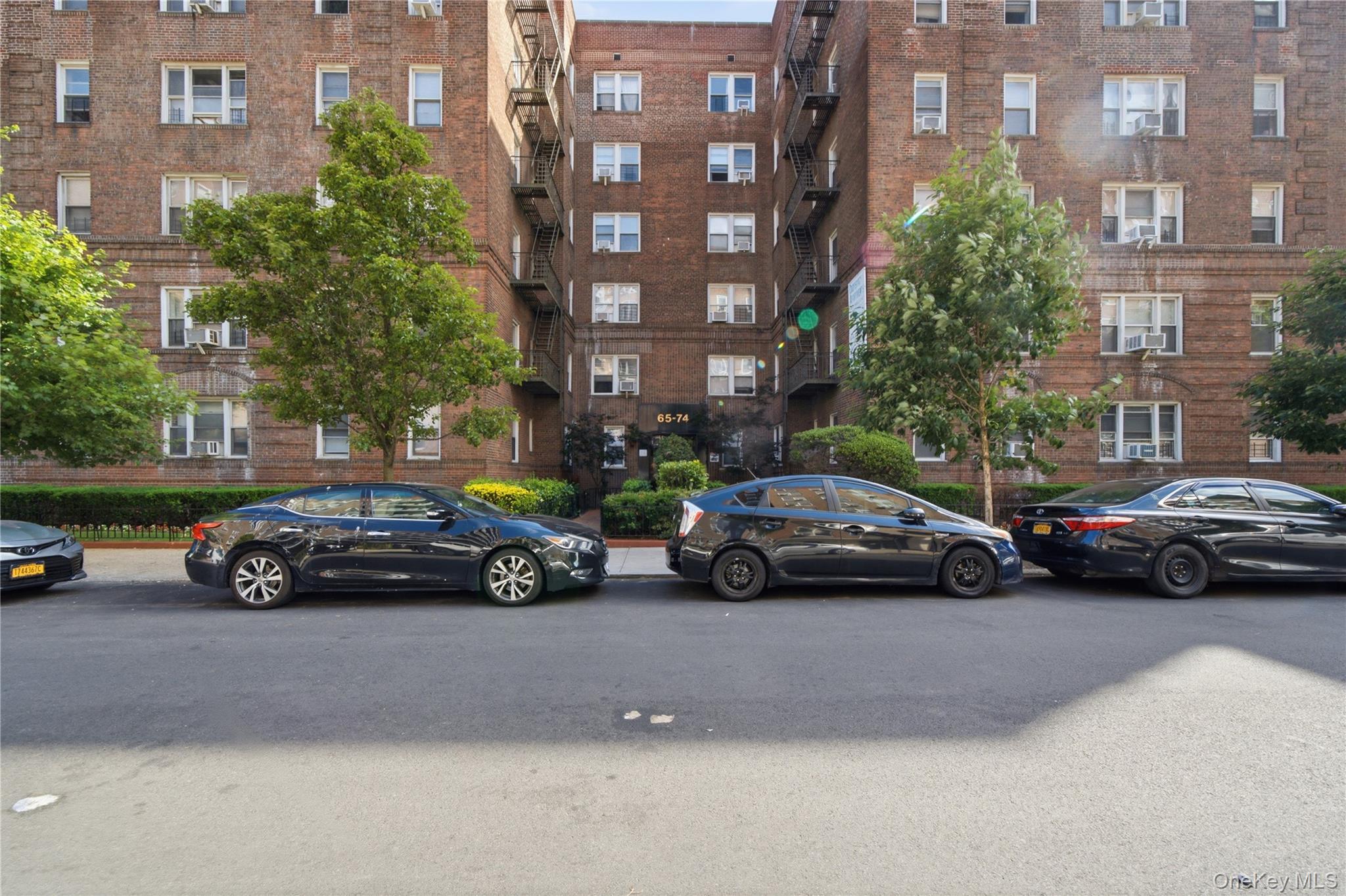65-74 Saunders Street Unit 3H, Rego Park NY 11374