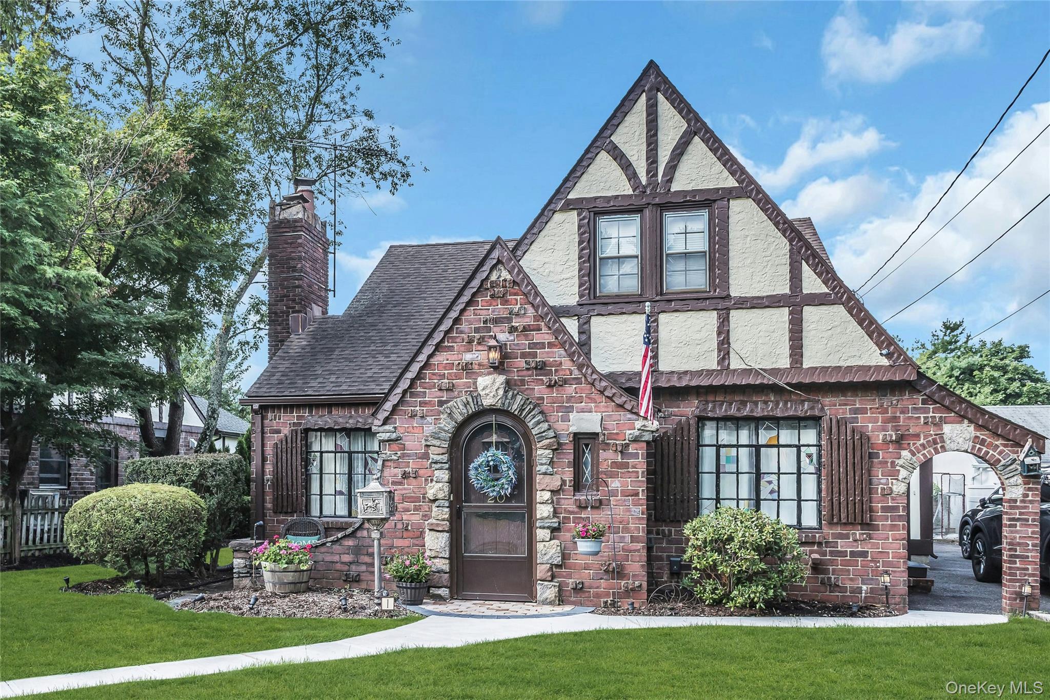 20 Voorhees Place, Malverne NY 11565