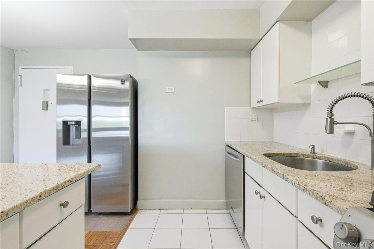 70-25 Yellowstone Boulevard Unit 15P, Forest Hills NY 11375