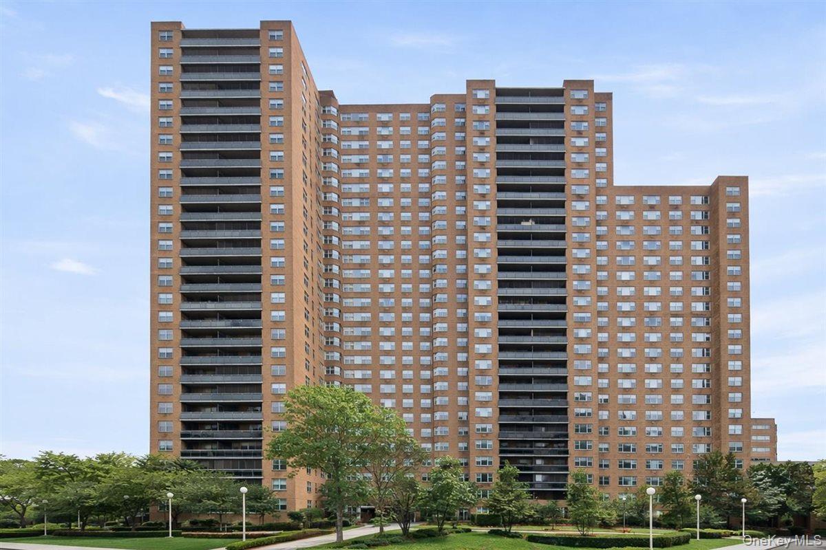 70-25 Yellowstone Boulevard Unit 15P, Forest Hills NY 11375