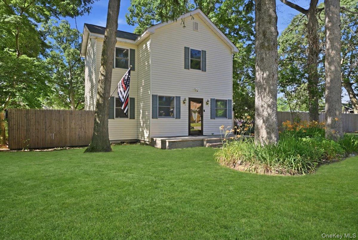 12 Thorne Street, Ronkonkoma NY 11779