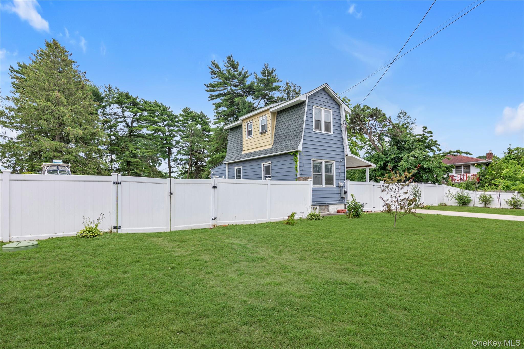 15 Saint Johns Place, West Babylon NY 11704