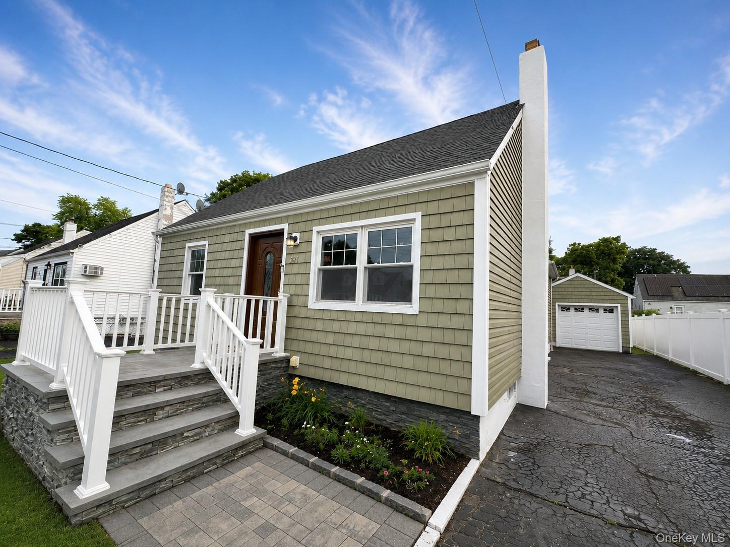 541 N Indiana Avenue, Lindenhurst NY 11757
