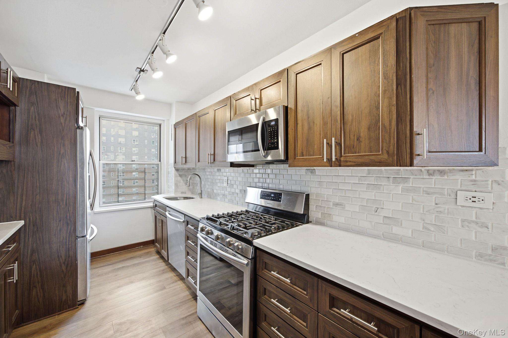 575 Grand Street Unit E1505, Manhattan NY 10002