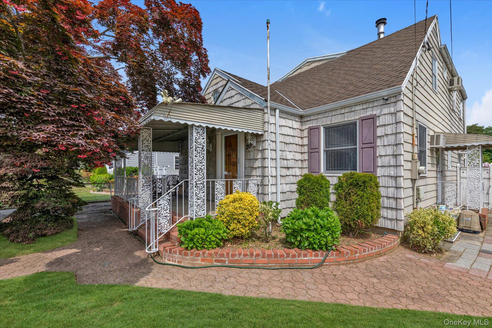 20 Francine Drive N, Massapequa NY 11758